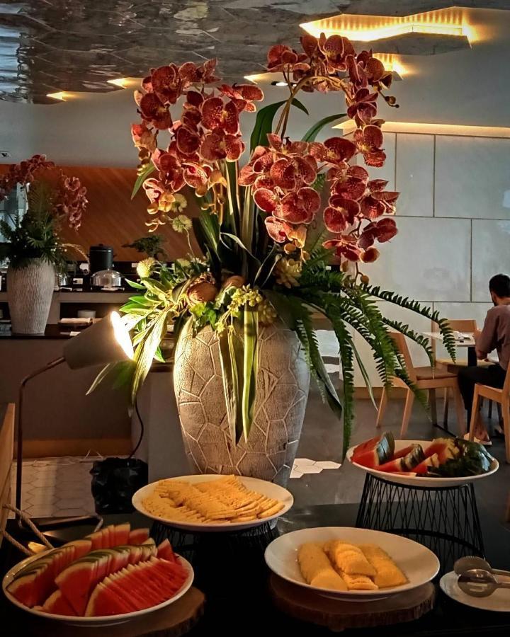 Beehive Boutique Hotel Пхукет Екстер'єр фото