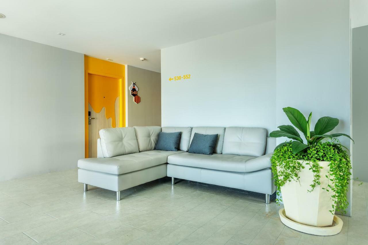 Beehive Boutique Hotel Пхукет Екстер'єр фото